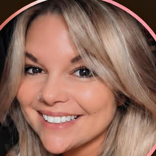 Portrait of Leslie Daniels, co-founder of Elevated Events Planning